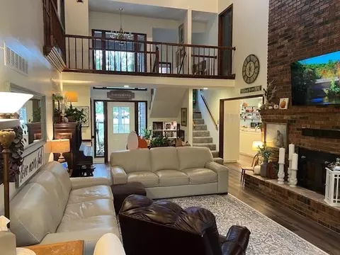 Living - 14690 E Redcoat Rd, Nevada, MO 64772 photo 3 of 6