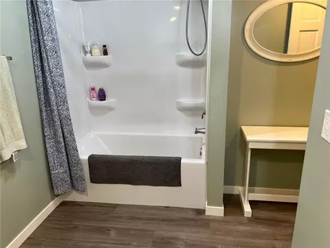 Bath - 14690 E Redcoat Rd, Nevada, MO 64772 photo 5 of 8