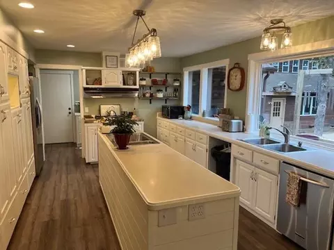 Kitchen - 14690 E Redcoat Rd, Nevada, MO 64772 photo 2 of 6