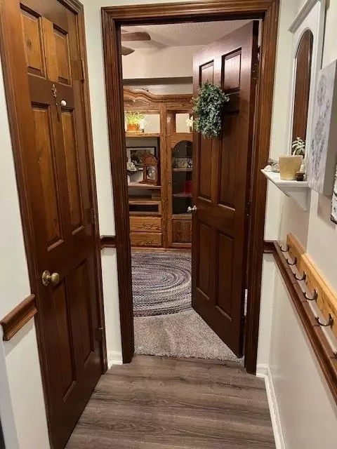 Entry Way - 14690 E Redcoat Rd, Nevada, MO 64772 photo 4 of 10