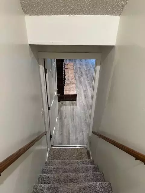 Entry Way - 14690 E Redcoat Rd, Nevada, MO 64772 photo 5 of 10