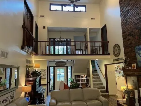 Entry Way - 14690 E Redcoat Rd, Nevada, MO 64772 photo 2 of 10