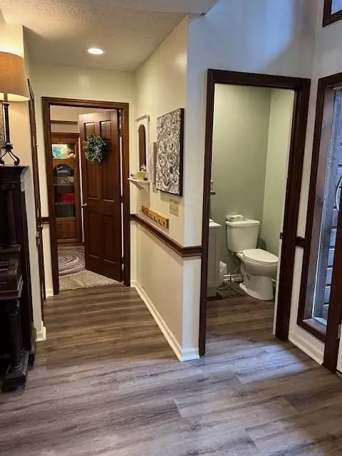 Entry Way - 14690 E Redcoat Rd, Nevada, MO 64772 photo 1 of 10
