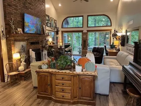 Living - 14690 E Redcoat Rd, Nevada, MO 64772 photo 1 of 6