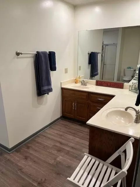 Bath - 14690 E Redcoat Rd, Nevada, MO 64772 photo 6 of 8
