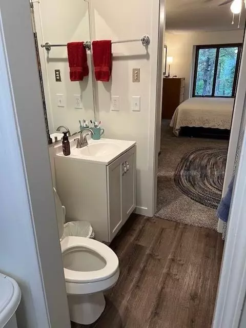 Bath - 14690 E Redcoat Rd, Nevada, MO 64772 photo 3 of 8