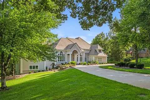425 NE Saint Andrews Cir, Lees Summit, MO 64064