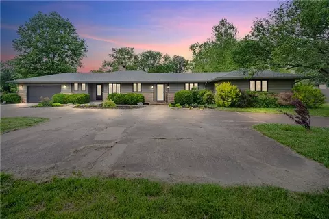 515 Barton Ave, Parsons, KS 67357