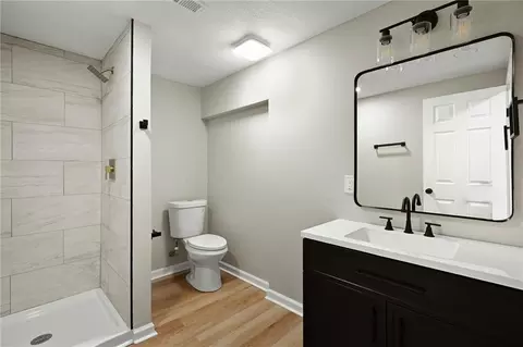 Bath - 406 E 11th St, Kearney, MO 64060 photo 5 of 5