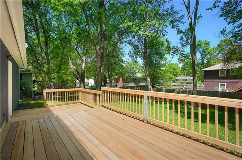 Exterior - 406 E 11th St, Kearney, MO 64060 photo 2 of 4