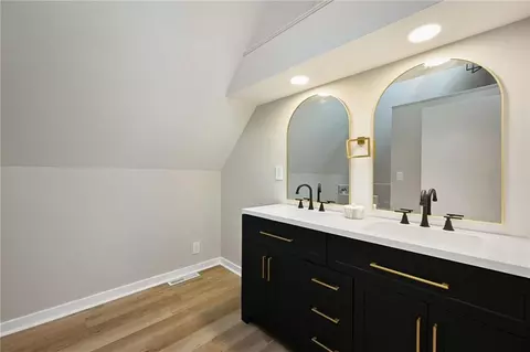 Bath - 406 E 11th St, Kearney, MO 64060 photo 4 of 5