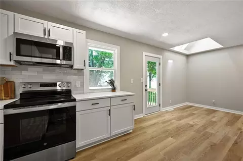 Kitchen - 406 E 11th St, Kearney, MO 64060 photo 3 of 4