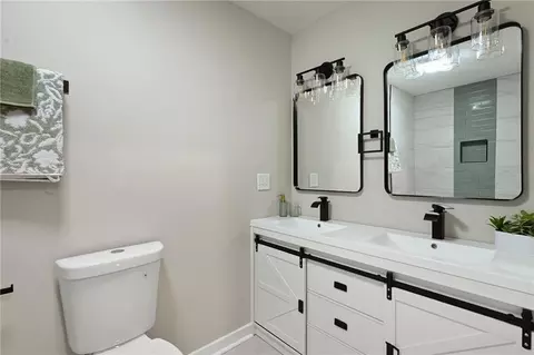 Bath - 406 E 11th St, Kearney, MO 64060 photo 2 of 5