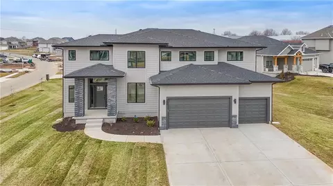 6009 Arapahoe St, Shawnee, KS 66226