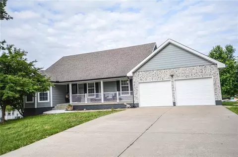 3711 S Rust Rd, Grain Valley, MO 64029