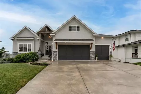 25215 W 92nd St, Lenexa, KS 66227