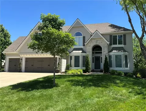 2400 SW Wintercreek Ct, Lees Summit, MO 64081