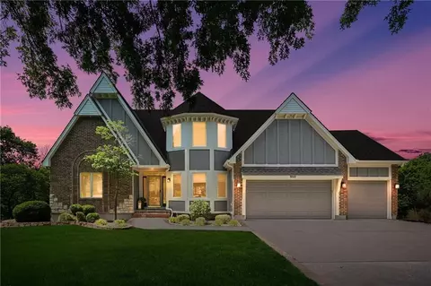 980 NW High Point Dr, Lees Summit, MO 64081