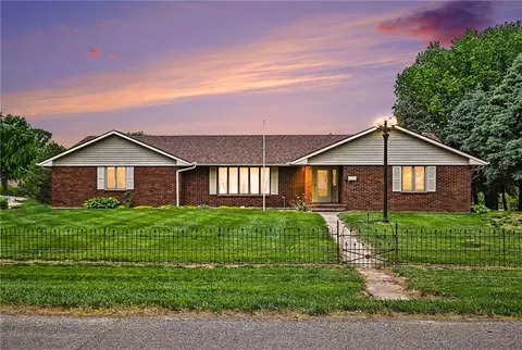 1701 Sunset Blvd, Mound City, MO 64470