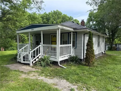12602 E 37th St, Sugar Creek, MO 64050
