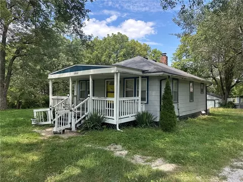 12602 E 37th St, Sugar Creek, MO 64050