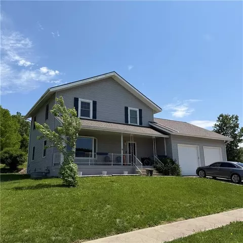 14921 Pine View Dr, Grandview, MO 64030