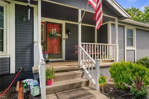 Exterior - 700 E 171st St, Loch Lloyd, MO 64012 photo 5 of 7