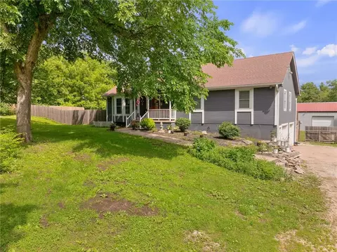 Exterior - 700 E 171st St, Loch Lloyd, MO 64012 photo 1 of 7