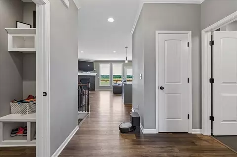 Entry Way - 2309 S Eagle Ct, Independence, MO 64057 photo 1 of 10