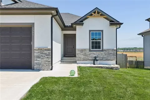 Exterior - 2309 S Eagle Ct, Independence, MO 64057 photo 3 of 7