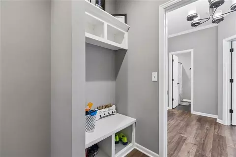 Entry Way - 2309 S Eagle Ct, Independence, MO 64057 photo 10 of 10