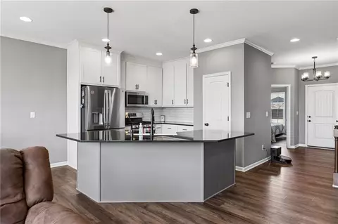 Kitchen - 2309 S Eagle Ct, Independence, MO 64057 photo 2 of 4