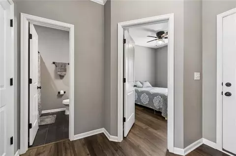Entry Way - 2309 S Eagle Ct, Independence, MO 64057 photo 3 of 10