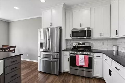 Kitchen - 2309 S Eagle Ct, Independence, MO 64057 photo 4 of 4