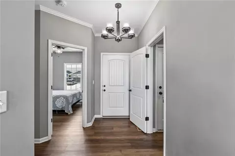 Entry Way - 2309 S Eagle Ct, Independence, MO 64057 photo 4 of 10