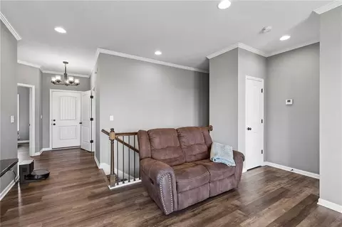Entry Way - 2309 S Eagle Ct, Independence, MO 64057 photo 8 of 10