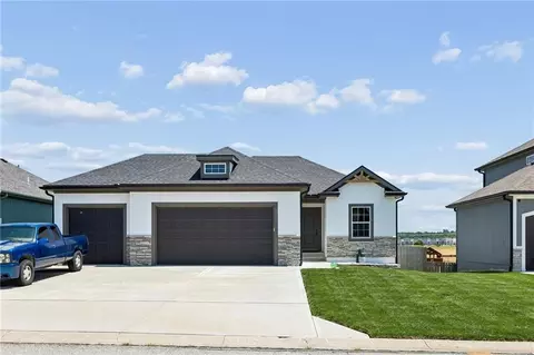 Exterior - 2309 S Eagle Ct, Independence, MO 64057 photo 2 of 7