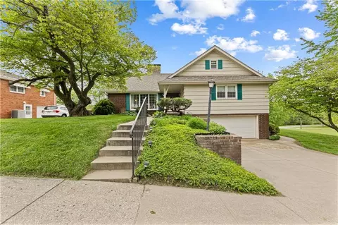 1902 Park Ridge Dr, Saint Joseph, MO 64503