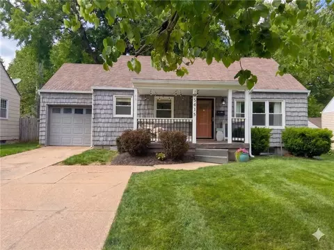 5416 W 50th St, Roeland Park, KS 66205