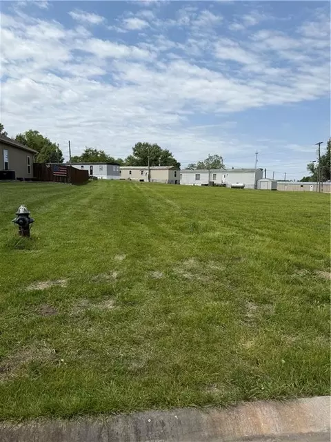 1910 Howenstein St, Cameron, MO 64429 photo 3