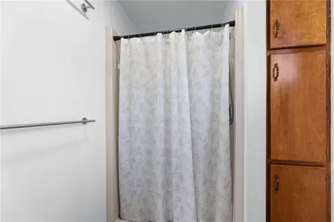 Bath - 308 Canary Ln, Iola, KS 66749 photo 5 of 5