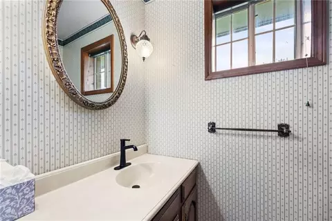 Bath - 308 Canary Ln, Iola, KS 66749 photo 4 of 5