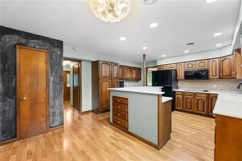 Kitchen - 308 Canary Ln, Iola, KS 66749 photo 3 of 6