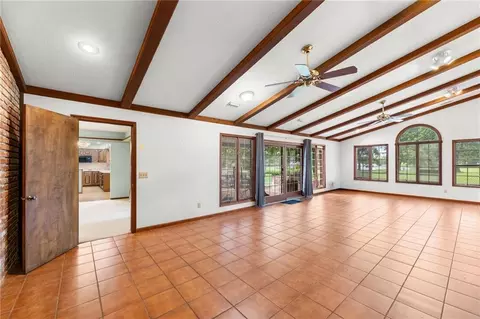 Living - 308 Canary Ln, Iola, KS 66749 photo 6 of 10