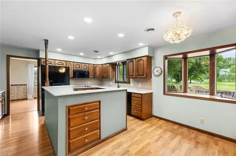 Kitchen - 308 Canary Ln, Iola, KS 66749 photo 4 of 6