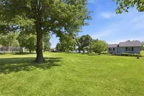 Exterior - 308 Canary Ln, Iola, KS 66749 photo 3 of 10