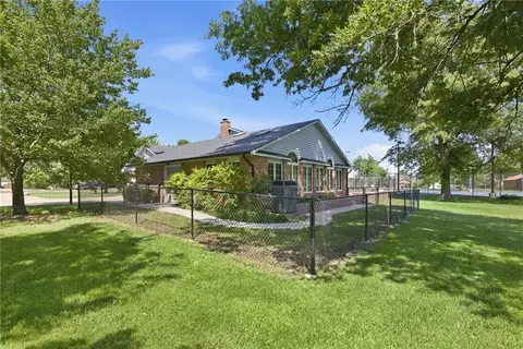 Exterior - 308 Canary Ln, Iola, KS 66749 photo 4 of 10