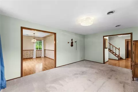 Living - 308 Canary Ln, Iola, KS 66749 photo 5 of 10