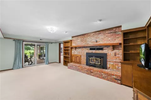 Living - 308 Canary Ln, Iola, KS 66749 photo 2 of 10