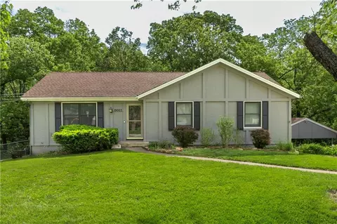 19005 Lowell Ave, Stilwell, KS 66085